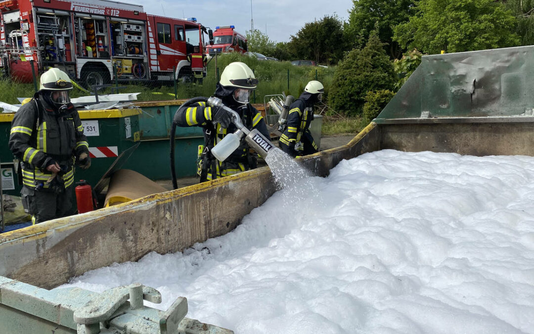 Containerbrand im Industriebetrieb