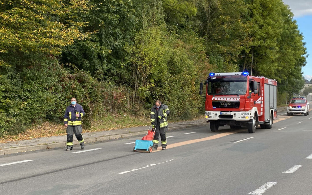 Lange Ölspur durch das Kreisgebiet