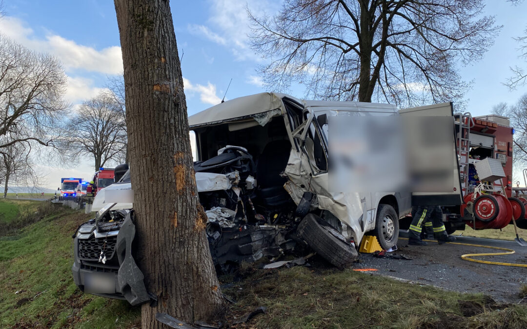 Schwerer Verkehrsunfall auf der B64, Eimen