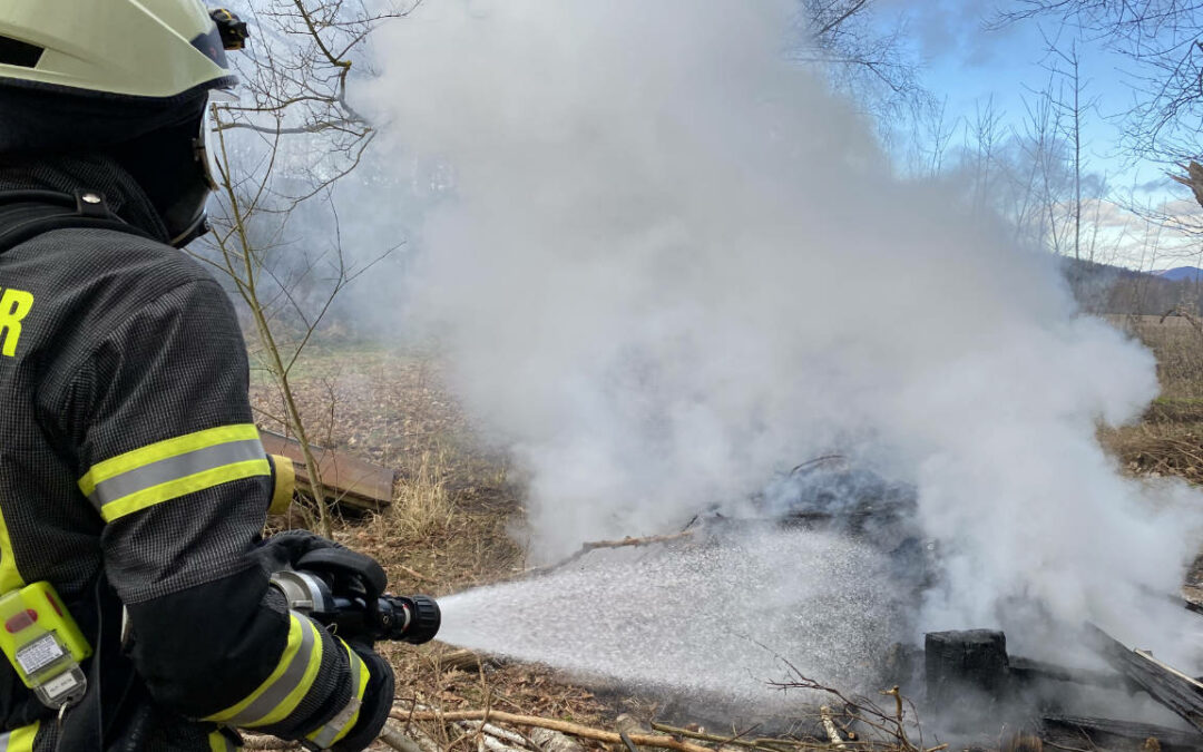 Feuer am Waldrand auf dem Odfeld