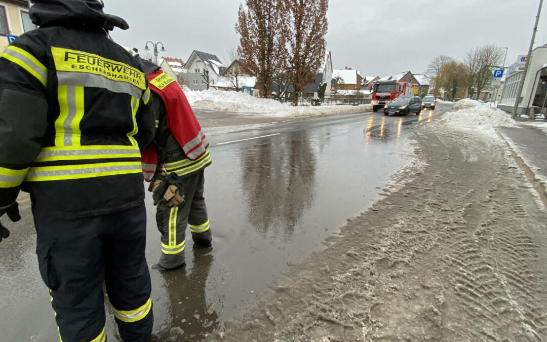 Regen setzt Straßen unter Wasser