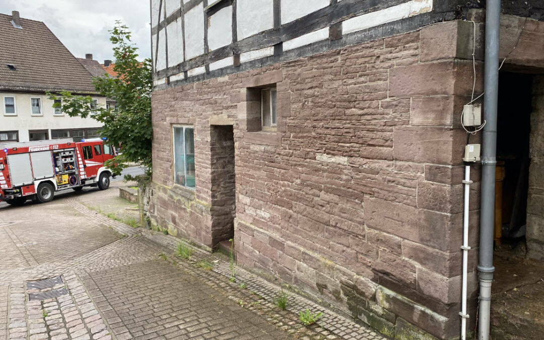 Türöffnung: Wasserrohrbruch in der Stadtbergstraße
