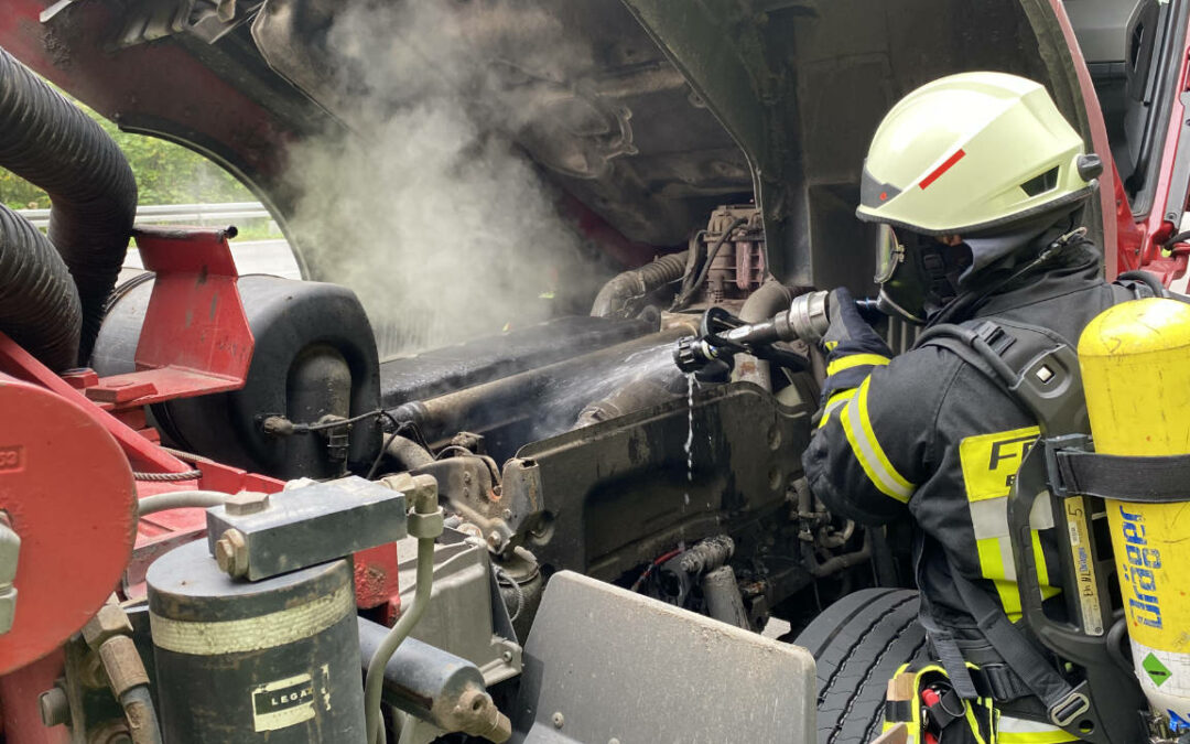 LKW-Motorbrand auf der B240 (Ith)