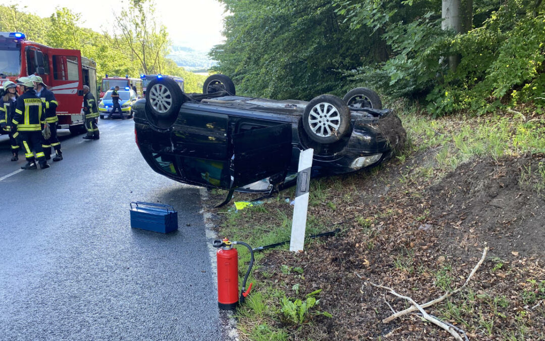 PKW überschlägt sich auf L484
