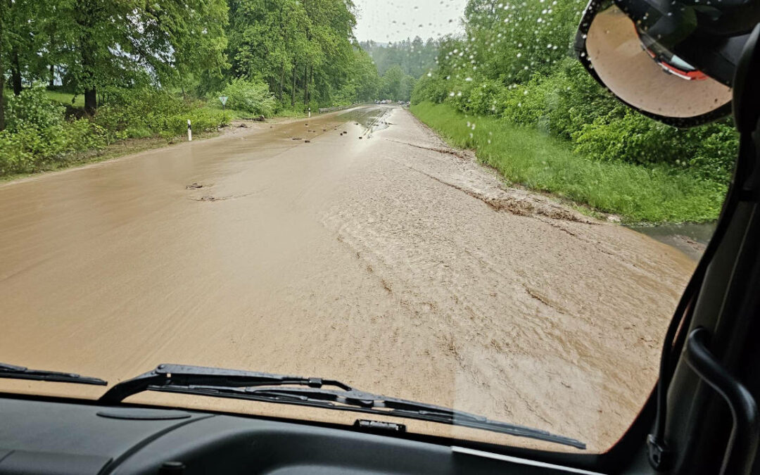 Starkregengewitter sorgt für Überflutungen