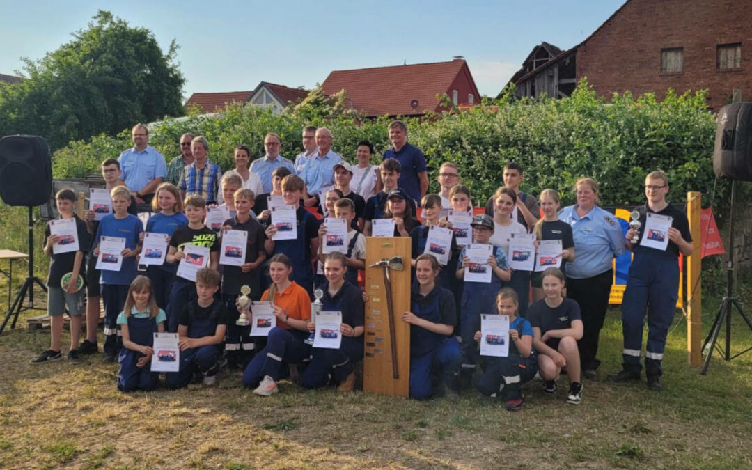 Jugendfeuerwehr nimmt an Orientierungsmarsch in Brevörde teil