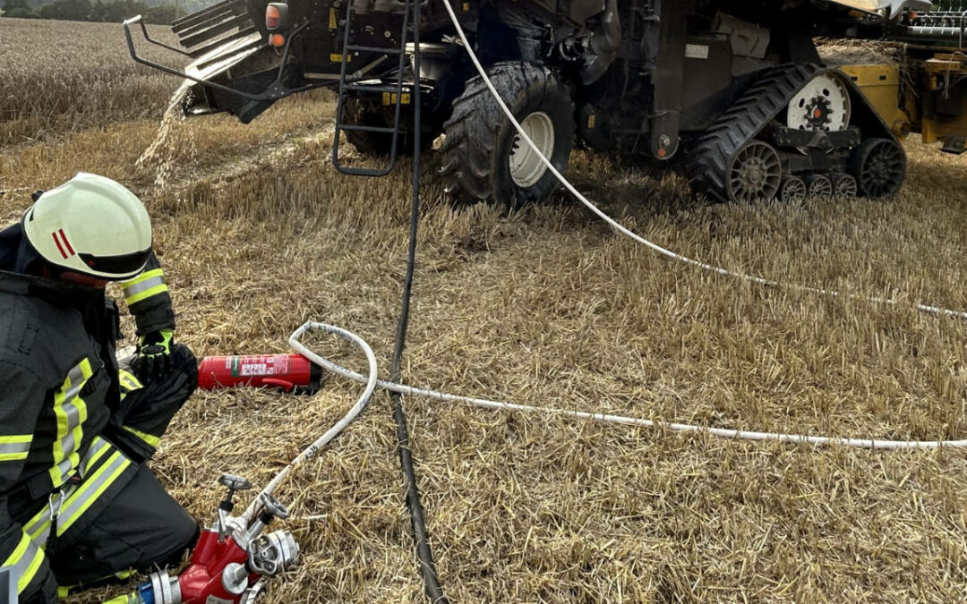 Mähdrescherbrand zwischen Oelkassen und Osterbrak