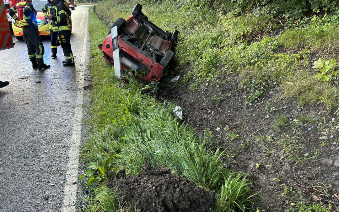 PKW überschlägt sich auf der L484 Holzen