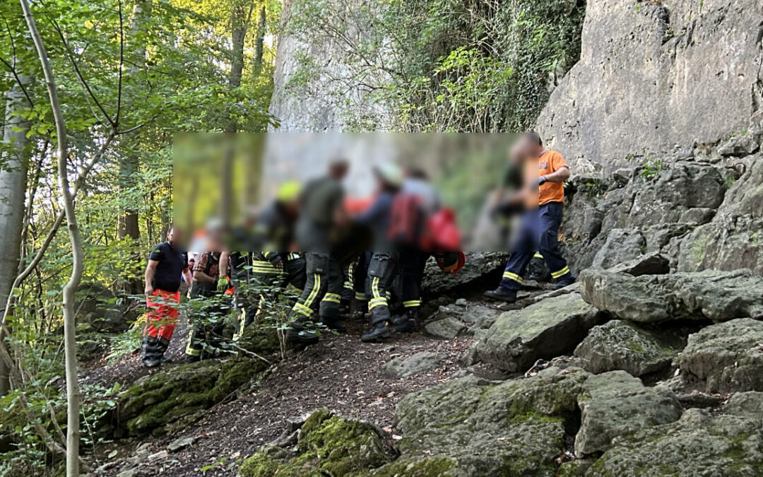 Kletterin stürzt an der Rampenwand ab