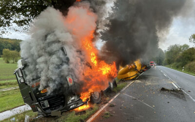 B64: LKW nach schwerem Unfall in Vollbrand