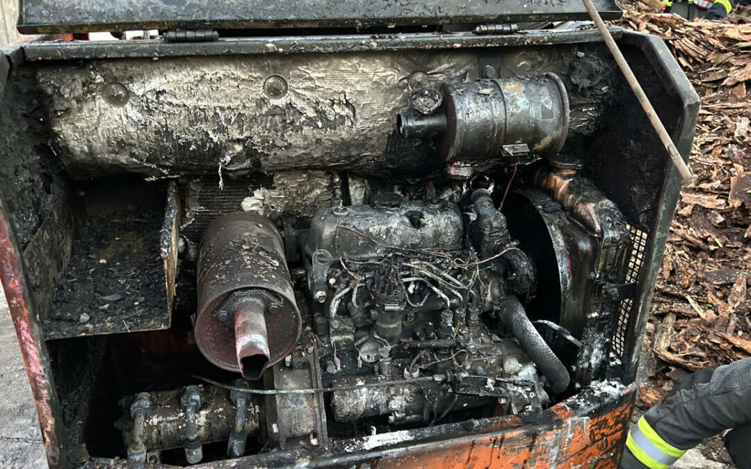 Mini-Bagger gerät in Brand