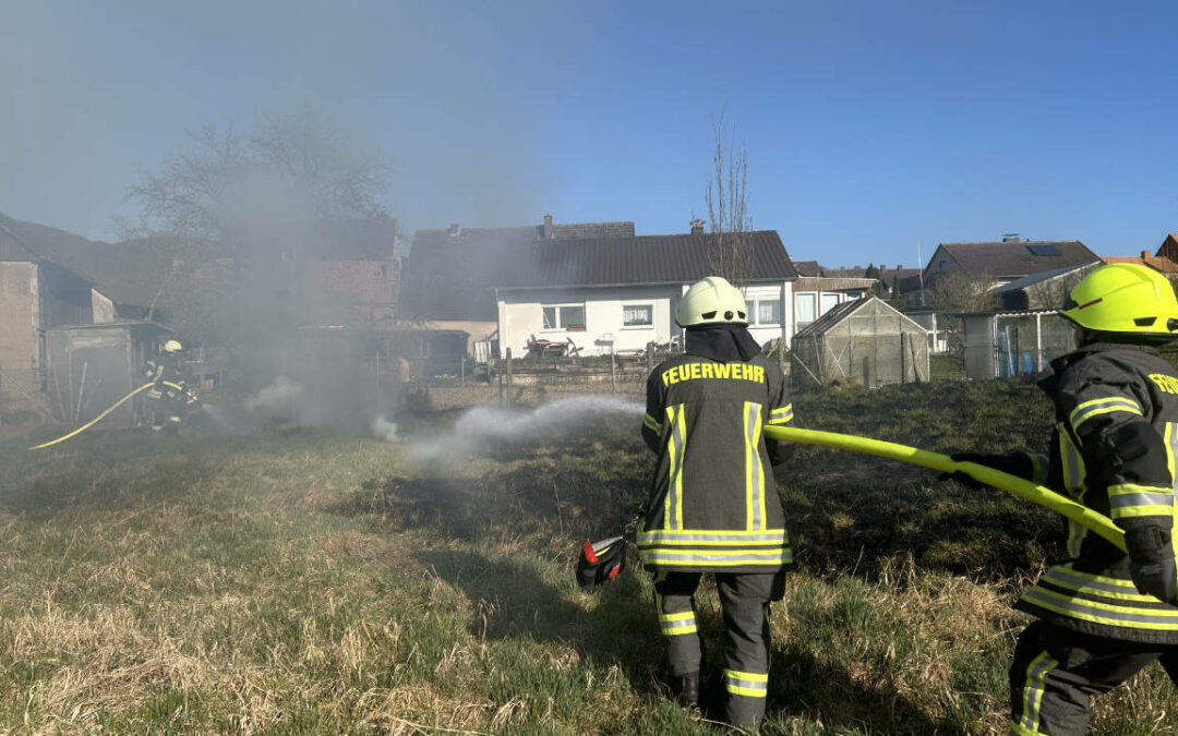 Flächenbrand im Ortsgebiet Lüerdissen