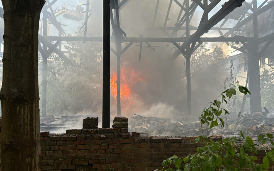 Großbrand einer Lagerhalle in Stadtoldendorf