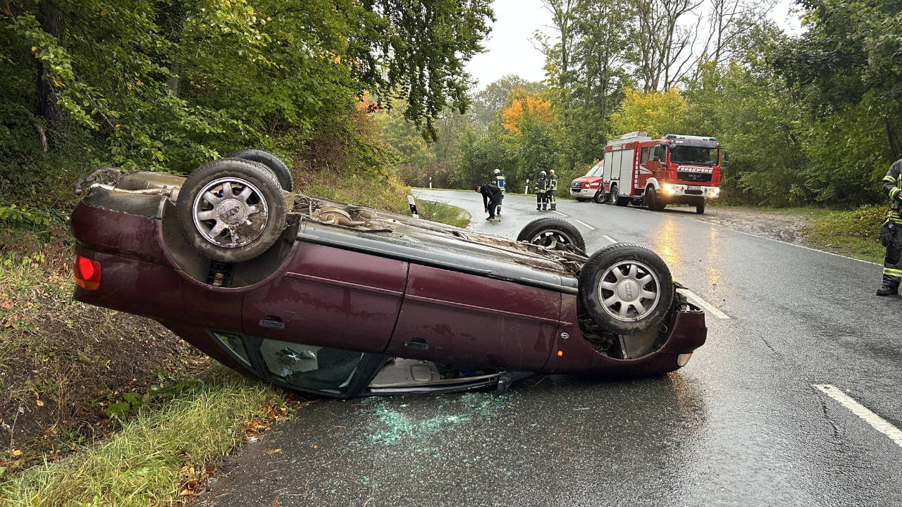 PKW überschlägt sich auf L484
