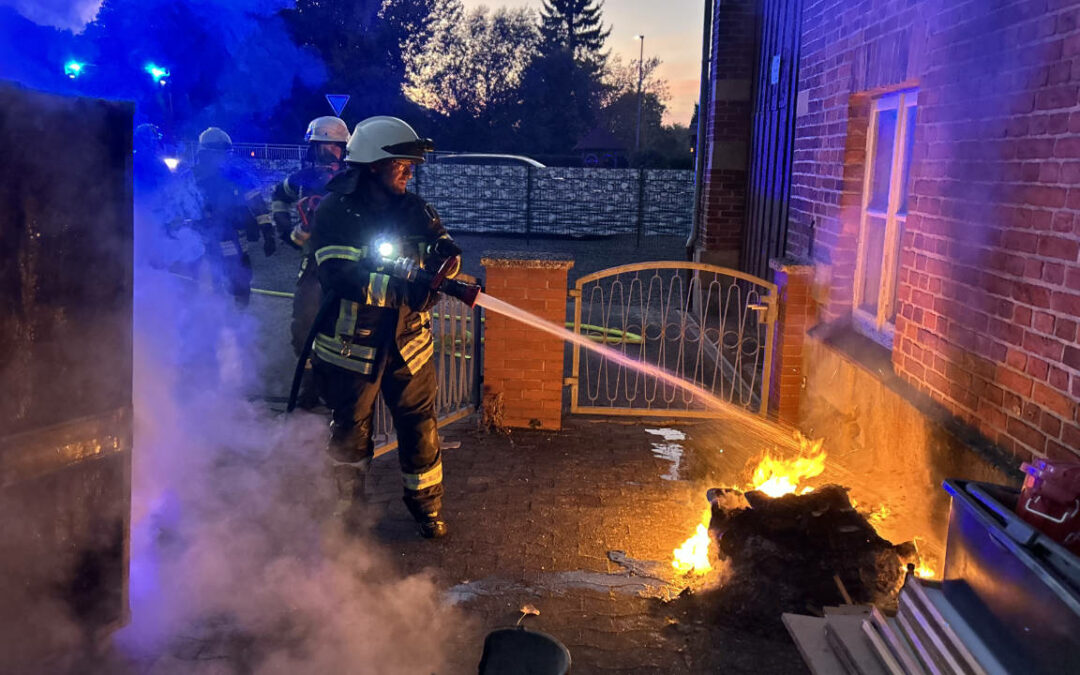 Türöffnung mit Tragehilfe sowie Containerbrand