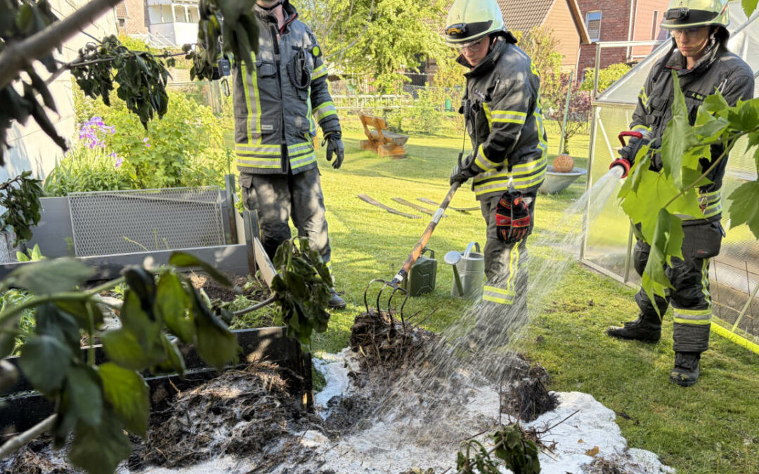 Komposthaufen fängt Feuer