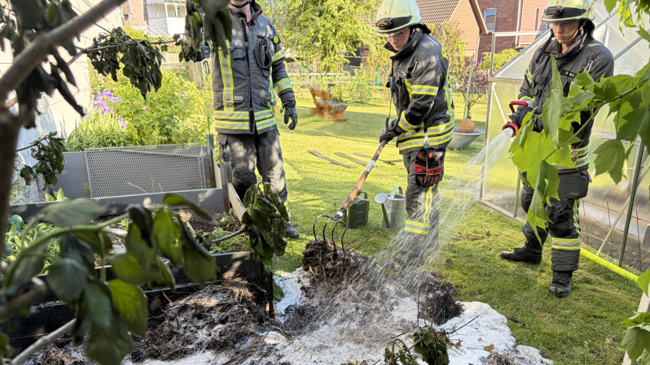 Komposthaufen fängt Feuer