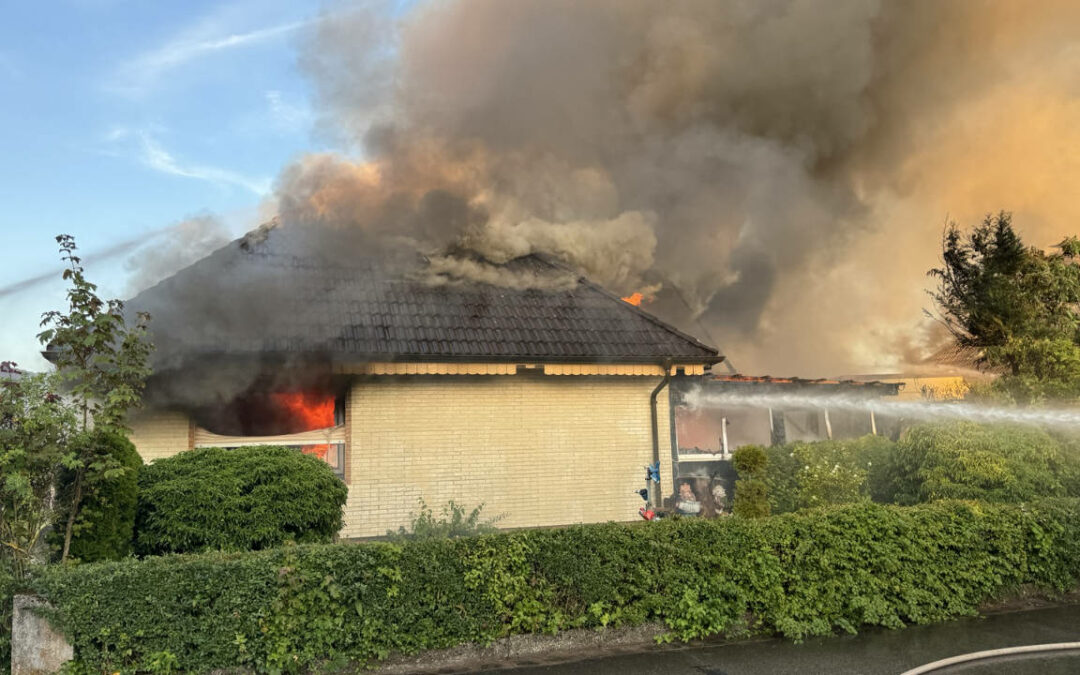 Brand von zwei Wohnhäusern in Deensen
